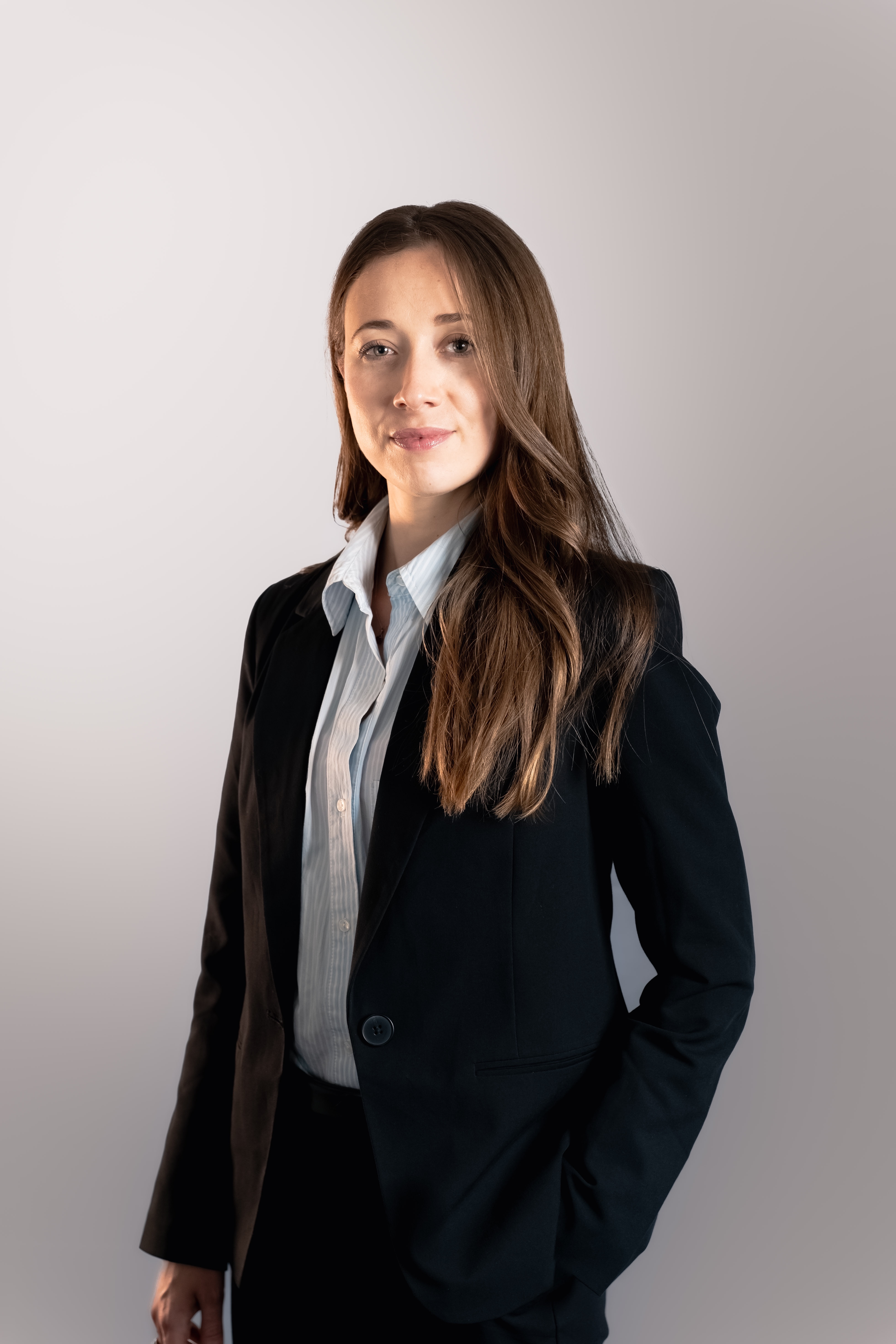 Portrait de Maître Juliette Aubel, avocate au barreau d'Aix-en-Provence